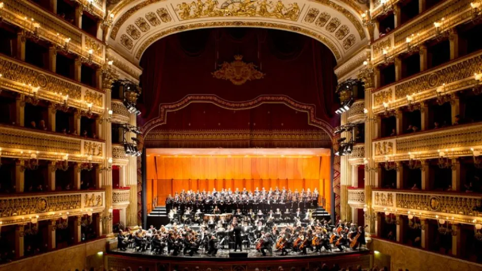 Riapre lo storico Teatro San Carlo con la stagione d’opera 2025
